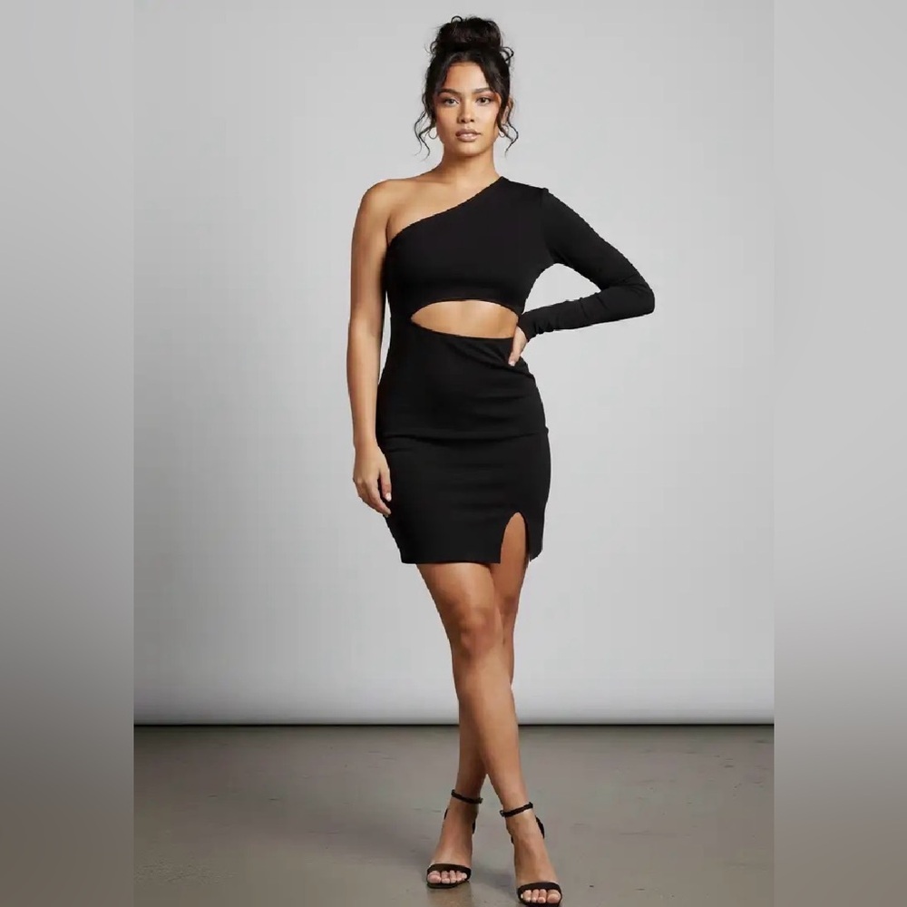 En creme Black One-Shoulder Mini Dress with cutout Size Medium Body-con